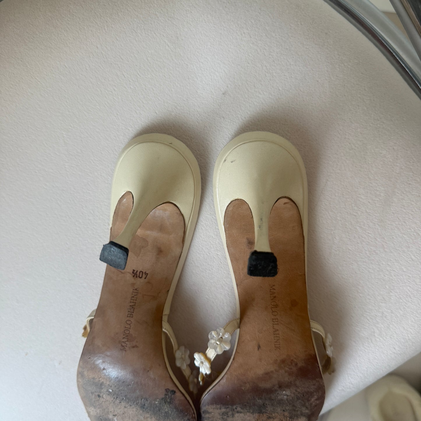 manolo blahnik mother of pearl sandals