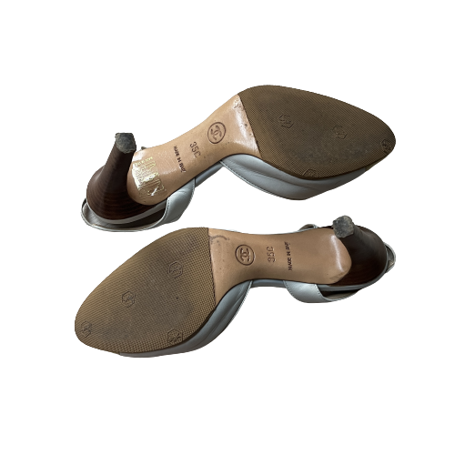 chanel two toned yellow toe cc slingbacks 35